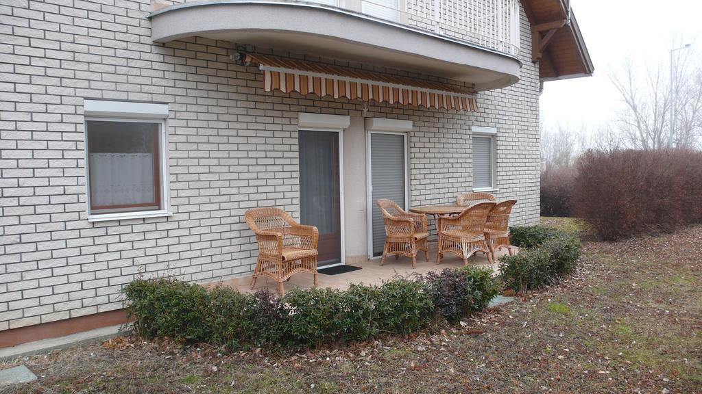 Nyáridő Apartman Appartamento Alsóörs Esterno foto