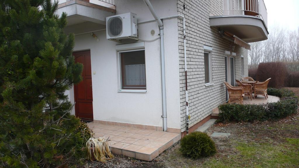 Nyáridő Apartman Appartamento Alsóörs Esterno foto